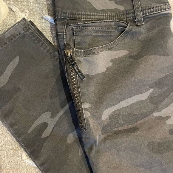 Adorable “Ab solution” Democracy camouflage jeans! - Picture 5 of 5